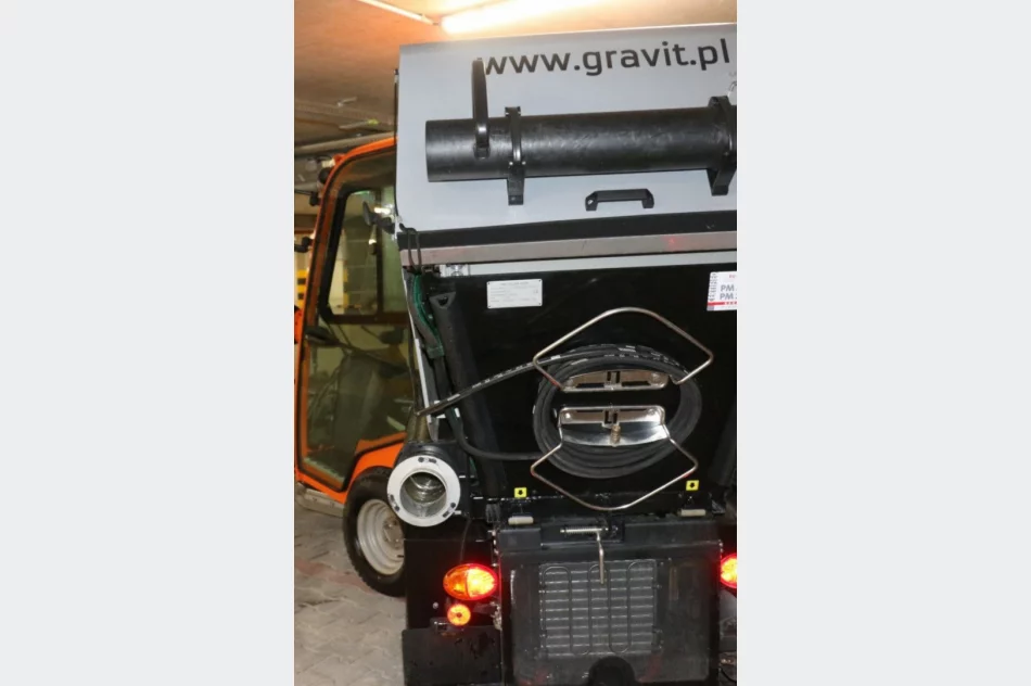 Miasto zaprezentowało maszynę komunalną - czteroletni pojazd za blisko 290 tys. zł - zdjęcie 5