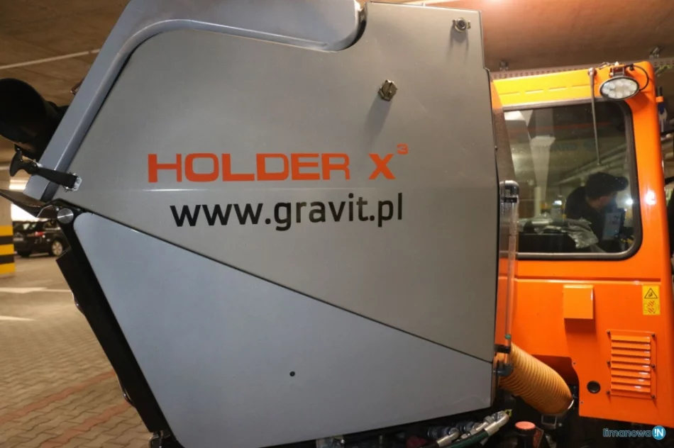 Miasto zaprezentowało maszynę komunalną - czteroletni pojazd za blisko 290 tys. zł - zdjęcie 7