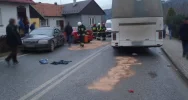 Zderzenie dwóch samochodów i autobusu - zdjęcie 2
