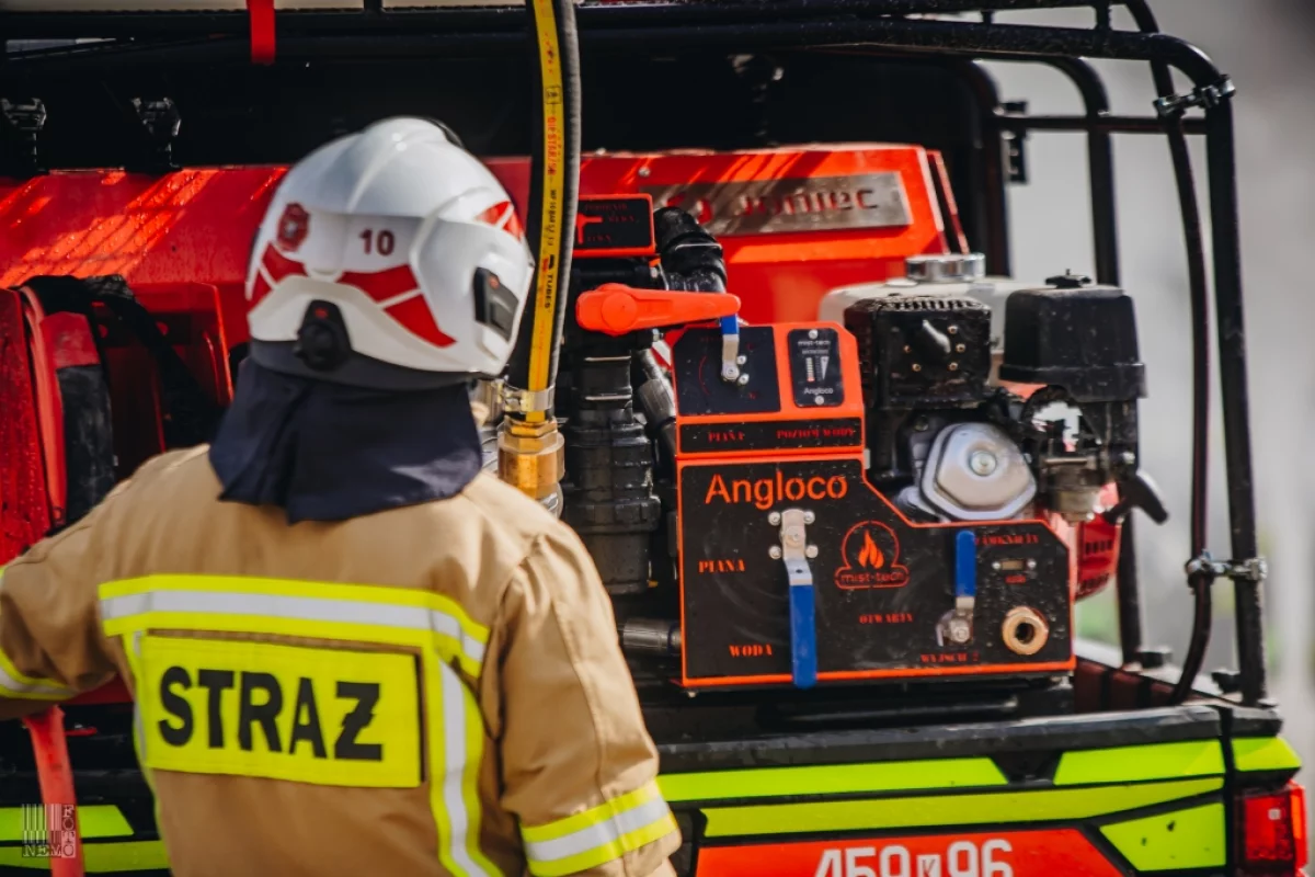 Małopolska: Pożar papierni w Kętach; strażacy opanowali ogień