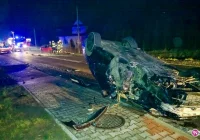 Zderzenie mazdy z bmw na 'krajówce'. Jedna osoba trafiła do szpitala - zdjęcie główne