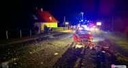 Zderzenie mazdy z bmw na 'krajówce'. Jedna osoba trafiła do szpitala - zdjęcie 2