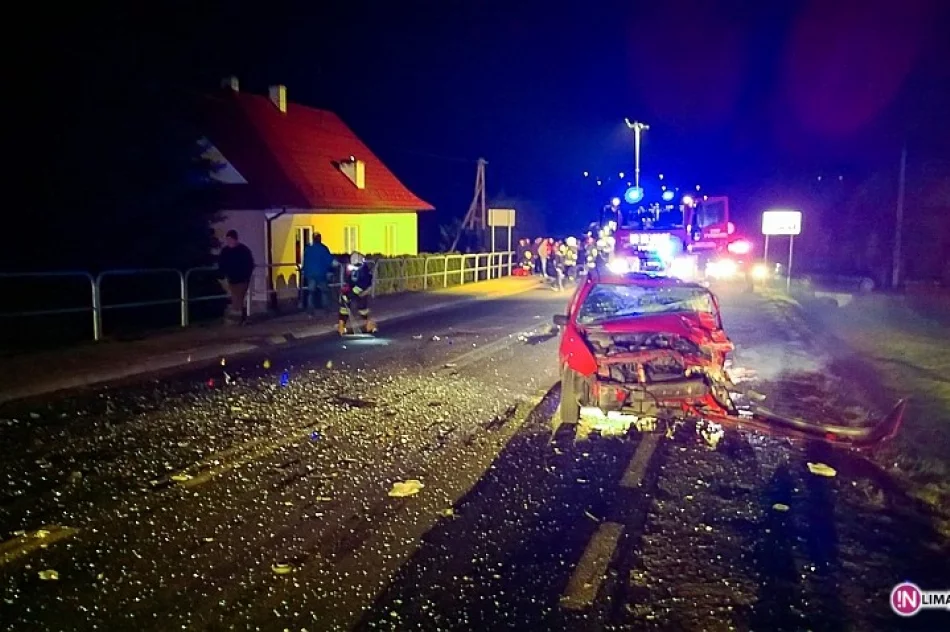 Zderzenie mazdy z bmw na 'krajówce'. Jedna osoba trafiła do szpitala - zdjęcie 2