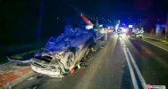 Zderzenie mazdy z bmw na 'krajówce'. Jedna osoba trafiła do szpitala - zdjęcie 3