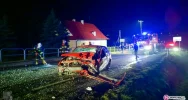 Zderzenie mazdy z bmw na 'krajówce'. Jedna osoba trafiła do szpitala - zdjęcie 4