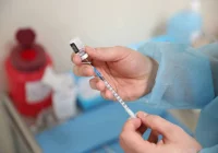 Rozpoczęły się zapisy na szczepienia dla osób w wieku 65 i 66 lat - zdjęcie główne