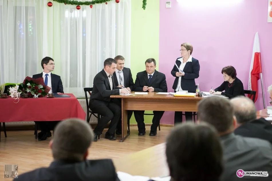 Paweł Ptaszek po ślubowaniu, ale z niskimi jak na wójta zarobkami - zdjęcie 4