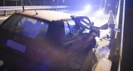 Samochód wbił się w barierę, cudem nie doszło do tragedii - zdjęcie 2