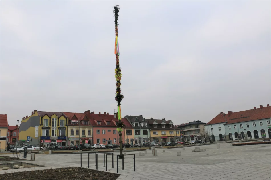Wielkanocna Palma stanęła na limanowskim rynku - zdjęcie 2