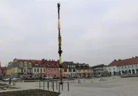 Tradycyjna palma wielkanocna zdobi już rynek - zdjęcie główne