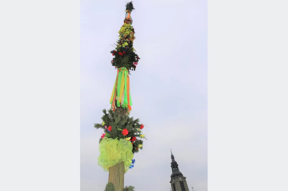 Tradycyjna palma wielkanocna zdobi już rynek - zdjęcie 2