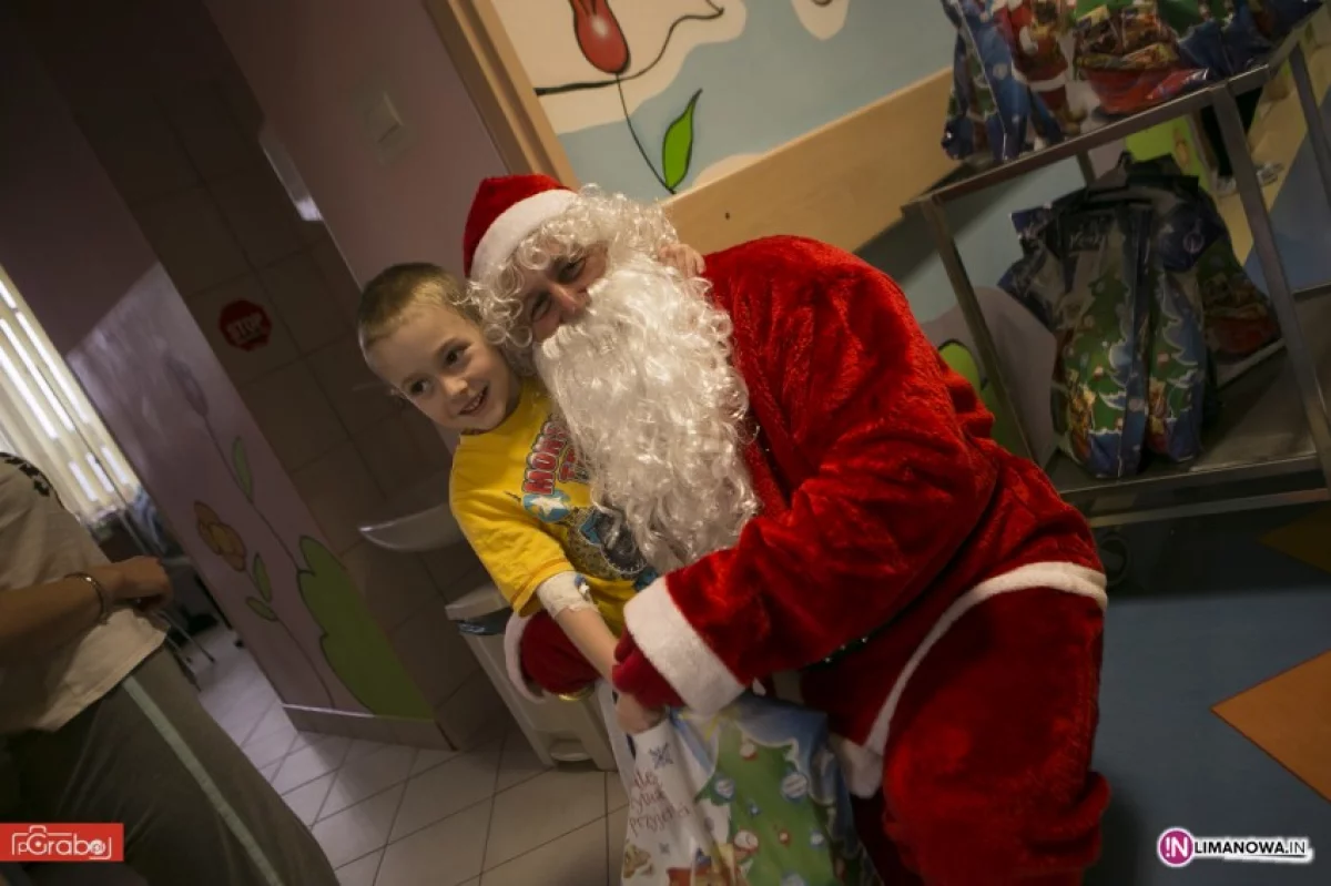 Święty Mikołaj odwiedził dzieci przebywające w szpitalu