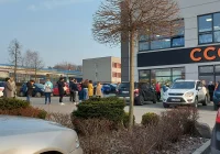 Obowiązują nowe obostrzenia epidemiczne - kolejki do sklepów - zdjęcie główne