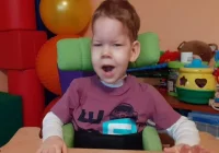 Rzadka choroba osłabia mięśnie dwuletniego Szymona - zdjęcie główne