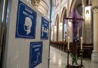 "Musimy mieć świadomość, że nie wszyscy chętni wejdą na msze" - zdjęcie główne