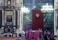 Puste ławki "doklejone" w czasie transmisji - nowosądecka parafia w ogólnopolskich mediach - zdjęcie główne