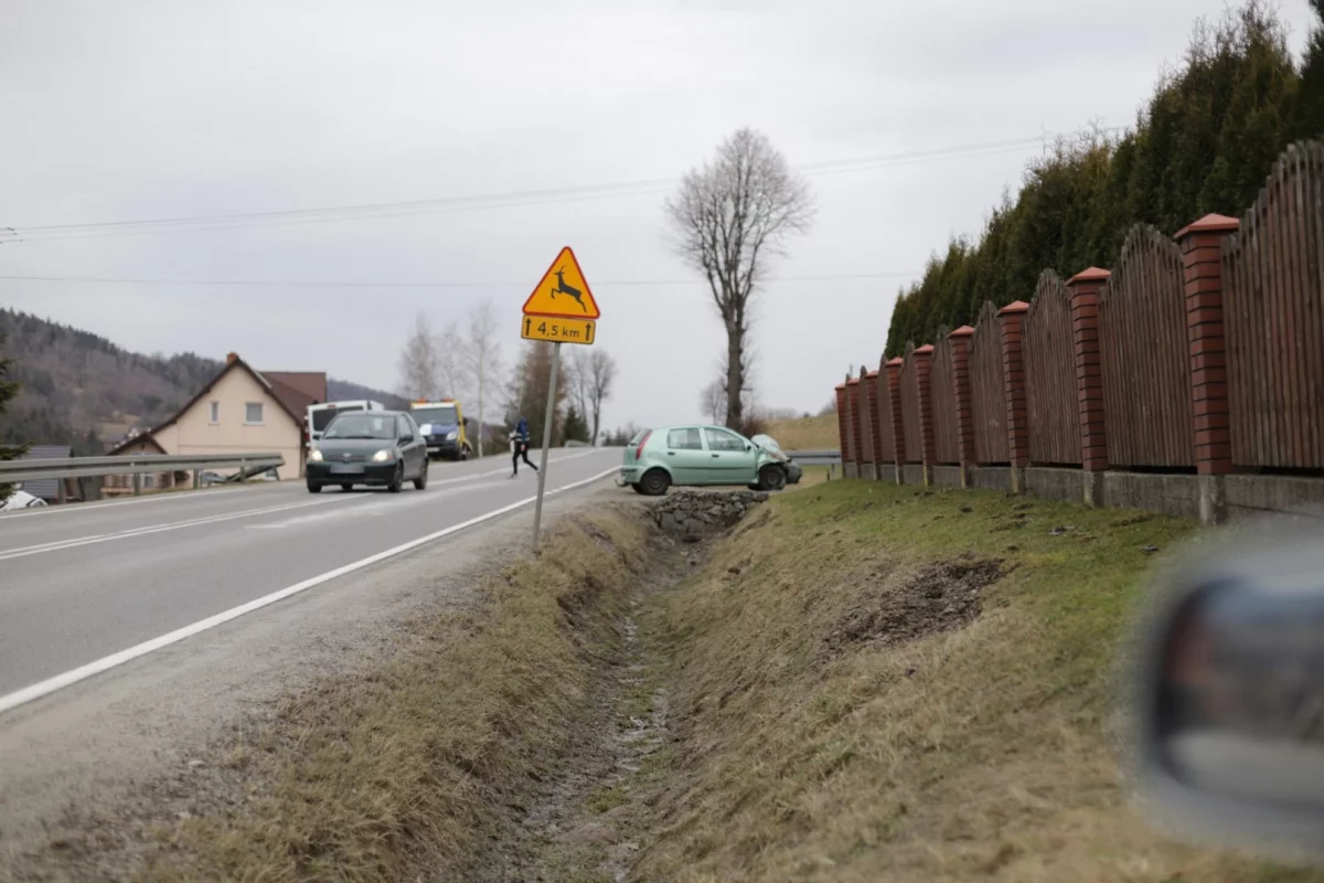 Zderzenie pojazdów na DK 28. Poszkodowane dwie osoby