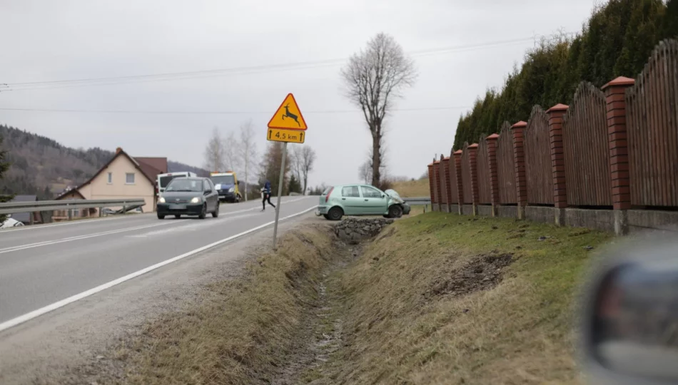 Zderzenie pojazdów na DK 28. Poszkodowane dwie osoby - zdjęcie 1