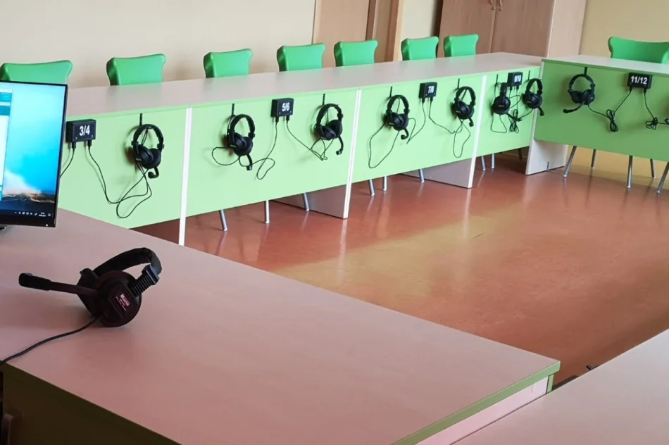 Szkoła ma nowoczesną pracownię językową - zdjęcie 2