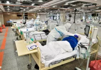 Nieco ponad 8000 nowych zakażeń. WHO: na razie nie popieramy paszportów szczepionkowych jako warunku podróży - zdjęcie główne