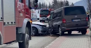 Zderzenie trzech pojazdów na krajówce, poszkodowane dwie osoby - zdjęcie 3