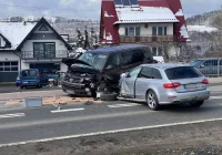 Kobieta zasnęła za kierownicą i doprowadziła do zderzenia trzech pojazdów - zdjęcie główne