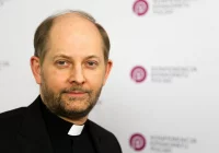 Czy dziś obowiązuje wstrzemięźliwość od pokarmów mięsnych? Rzecznik Episkopatu wyjaśnia - zdjęcie główne