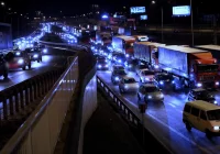 Sondaż: mieszkańcy Warszawy i Krakowa chcą zakazu sprzedaży nowych samochodów spalinowych - zdjęcie główne