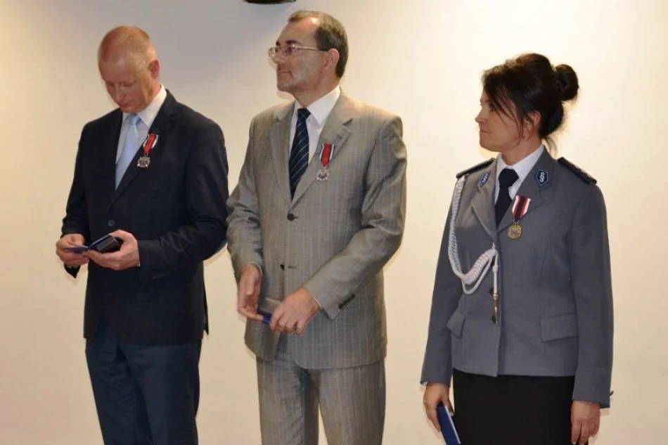 Odznaczenia i nowe radiowozy - zdjęcie 2