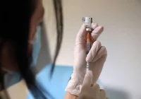 Jedna ze szczepionek mało skuteczna na "południowoafrykański" wariant koronawirusa - zdjęcie główne