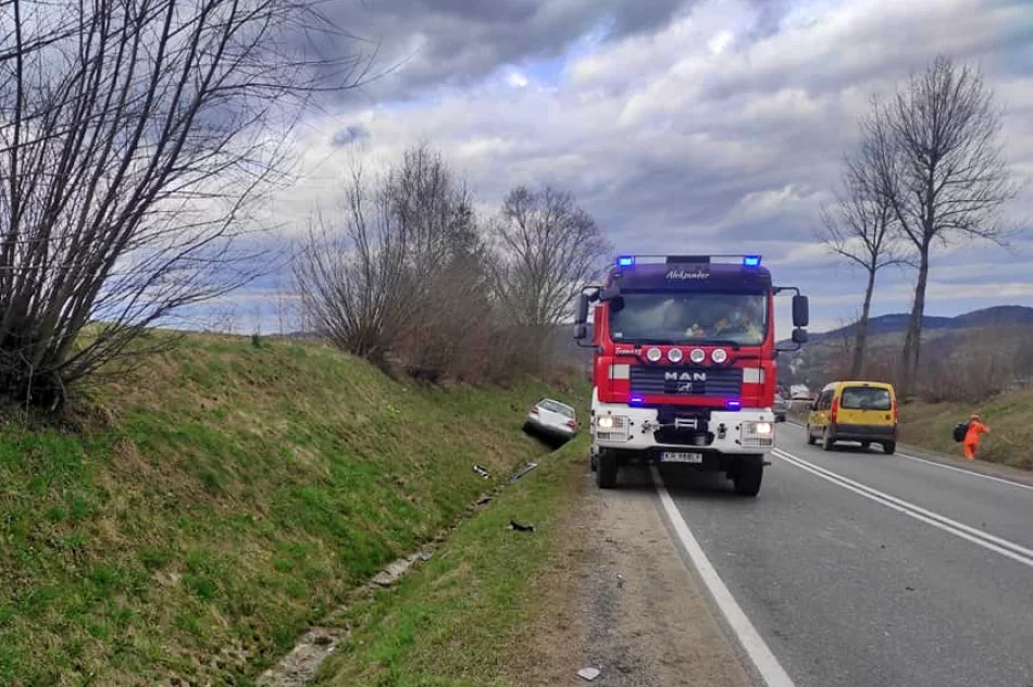 Dwie osoby w szpitalu po kolizji na krajówce - zdjęcie 3