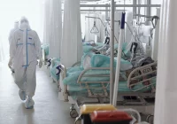 Zmarło ponad 800 osób, w tym 2 w powiecie (bez chorób współistniejących). Dania rezygnuje ze stosowania szczepionki AstraZeneca - zdjęcie główne