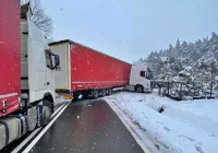 Ogromne korki na "krajówce" - powodem unieruchomiona ciężarówka - zdjęcie główne