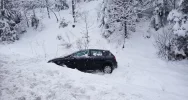 Seat dachował w rowie, 35-latek z mandatem - zdjęcie 2