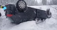 Seat dachował w rowie, 35-latek z mandatem - zdjęcie 5