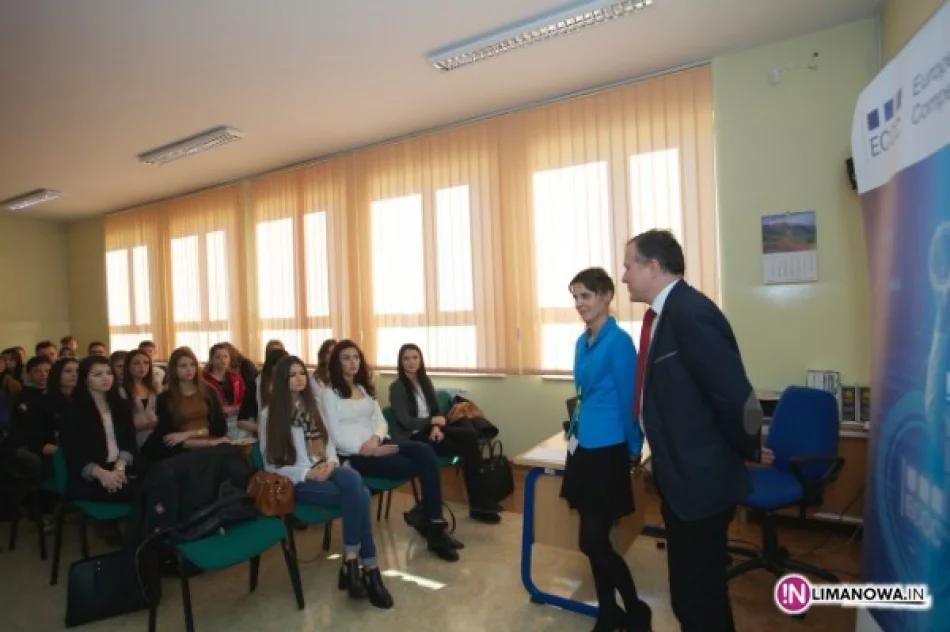 Finalistki konkursu piękności w ZSTI - zdjęcie 4