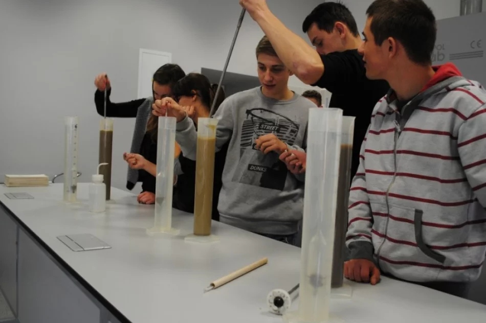 Na uniwersytecie poznawali gleby - zdjęcie 2