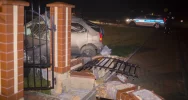19-latek złamał samochód na ogrodzeniu - zdjęcie 4