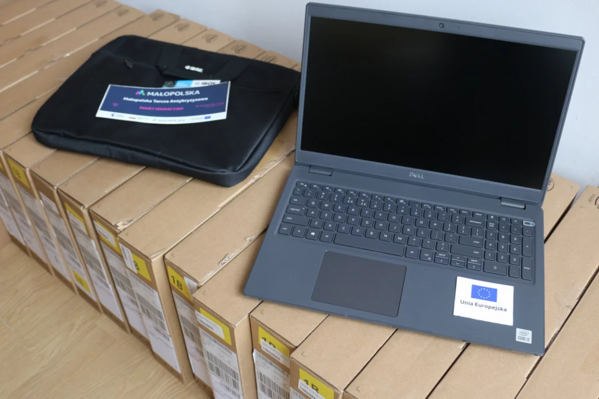 Laptopy dla szkół w ramach grantu pozyskanego przez Miasto Limanowa