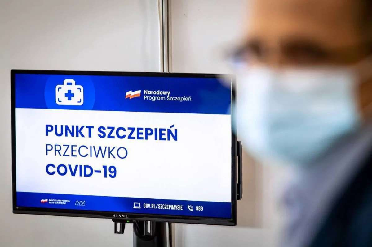 Zmarło blisko 700 osób, kolejne dwa zgony w powiecie limanowskim. UE uzgodniła specyfikacje techniczne paszportów szczepień 