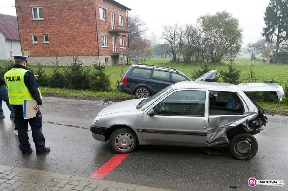 Zderzenie samochodów, wśród poszkodowanych dzieci - zdjęcie 2