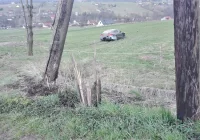 Zabrał cudze auto i uderzył w słup. Trzy kolizje na drogach regionu - zdjęcie główne