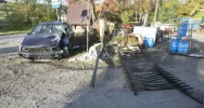 Wypadł z drogi, uderzył w ogrodzenie - zdjęcie 2