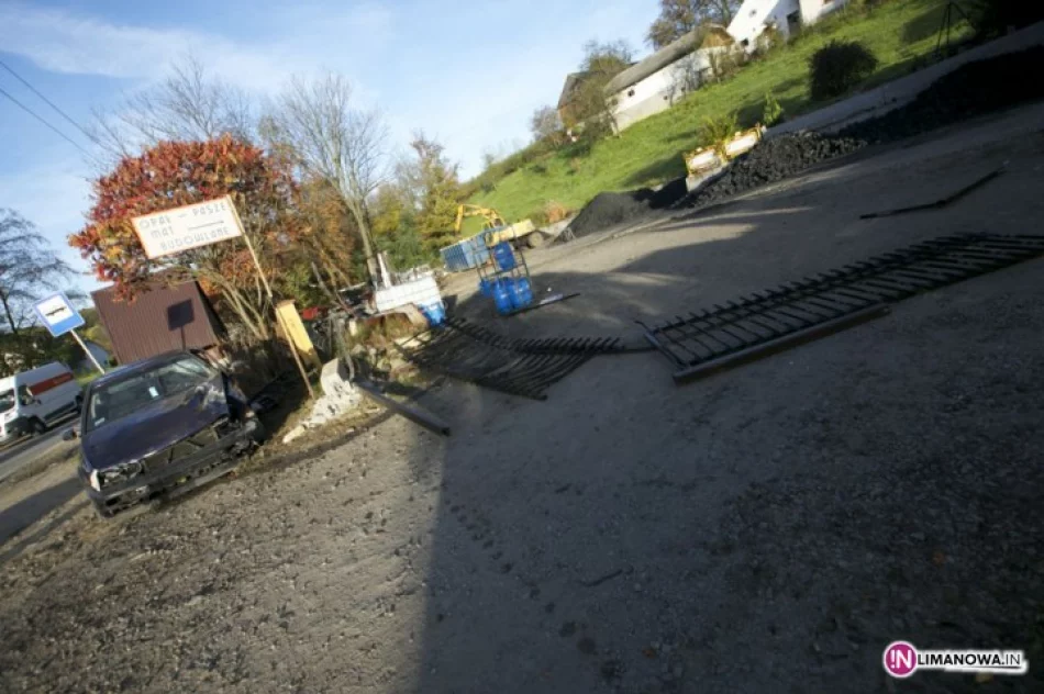 Wypadł z drogi, uderzył w ogrodzenie - zdjęcie 3