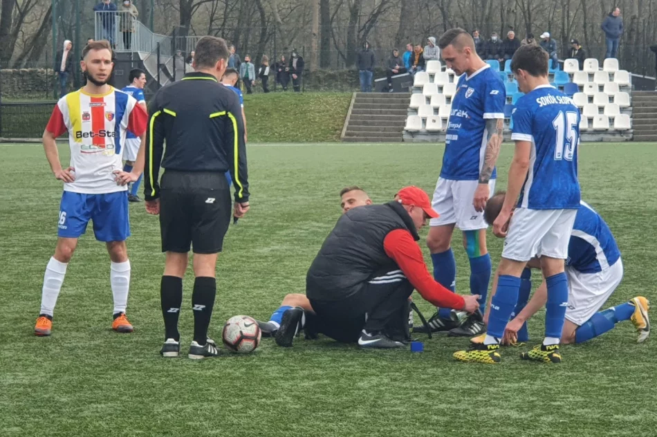 Derbowy pojedynek w Słopnicach dla Limanovii. Hat-trick Sywestra Tokarza. - zdjęcie 2