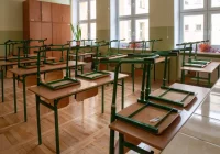 Dziś powrót nauki hybrydowej dla uczniów klas I-III szkół podstawowych - zdjęcie główne