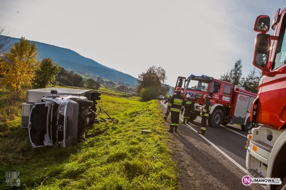 Samochód na boku - chciał uniknąć zderzenia - zdjęcie 2