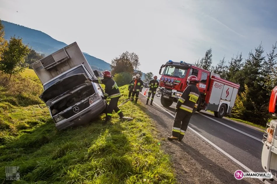 Samochód na boku - chciał uniknąć zderzenia - zdjęcie 3