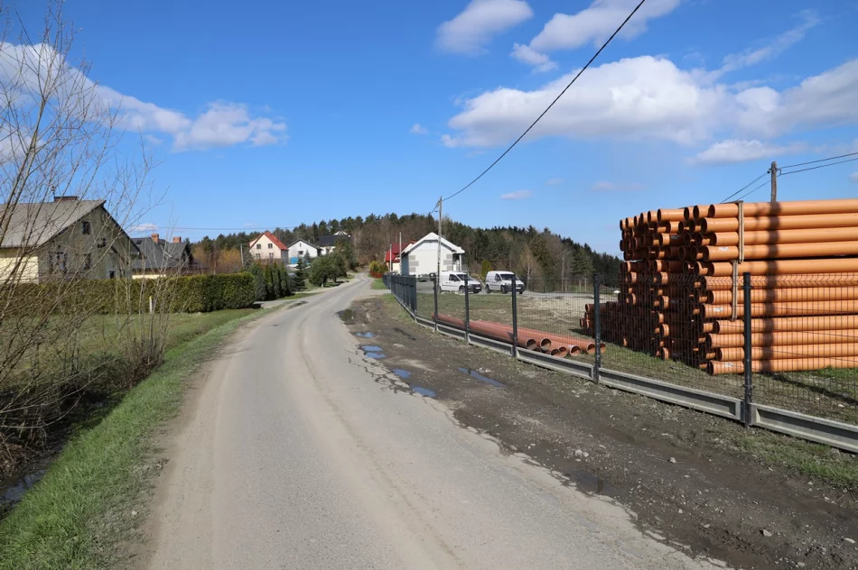 Przekazanie placów budowy pod wykonanie dróg w Siekierczynie i Lipowem - zdjęcie 2