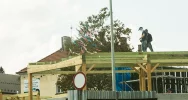 Przedwczesna „wiecha” na pechowej budowie - zdjęcie 2